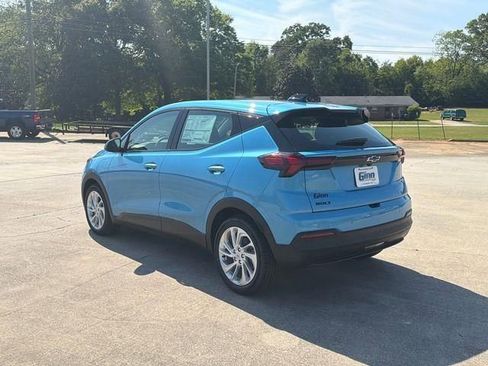 New 2027 Chevrolet Bolt LT w/ Comfort Package FWD image 7