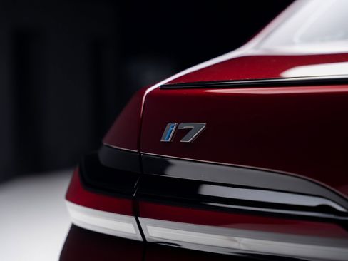 Used 2023 BMW i7 xDrive60 w/ Parking Assistance Package image 30