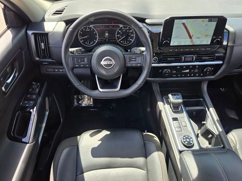 Used 2023 Nissan Pathfinder SL w/ Black Appearance Package AWD/4WD image 12