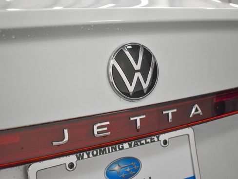 Used 2025 Volkswagen Jetta SE image 10