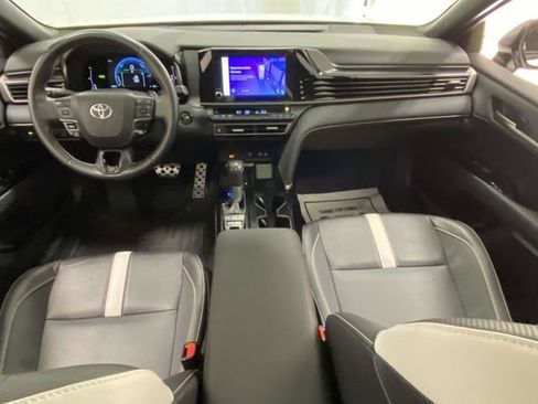 Used 2025 Toyota Camry SE w/ Convenience Package image 10
