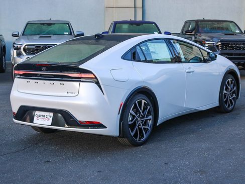 New 2026 Toyota Prius Plug-In Hybrid FWD image 9
