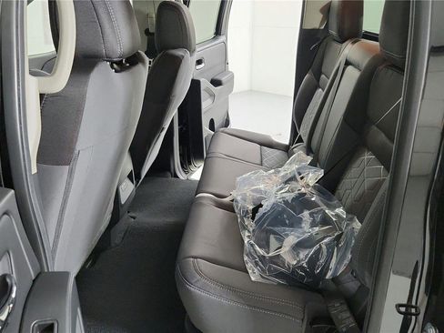 Certified 2025 Nissan Frontier SV image 19