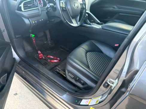Used 2018 Toyota Camry SE FWD image 8