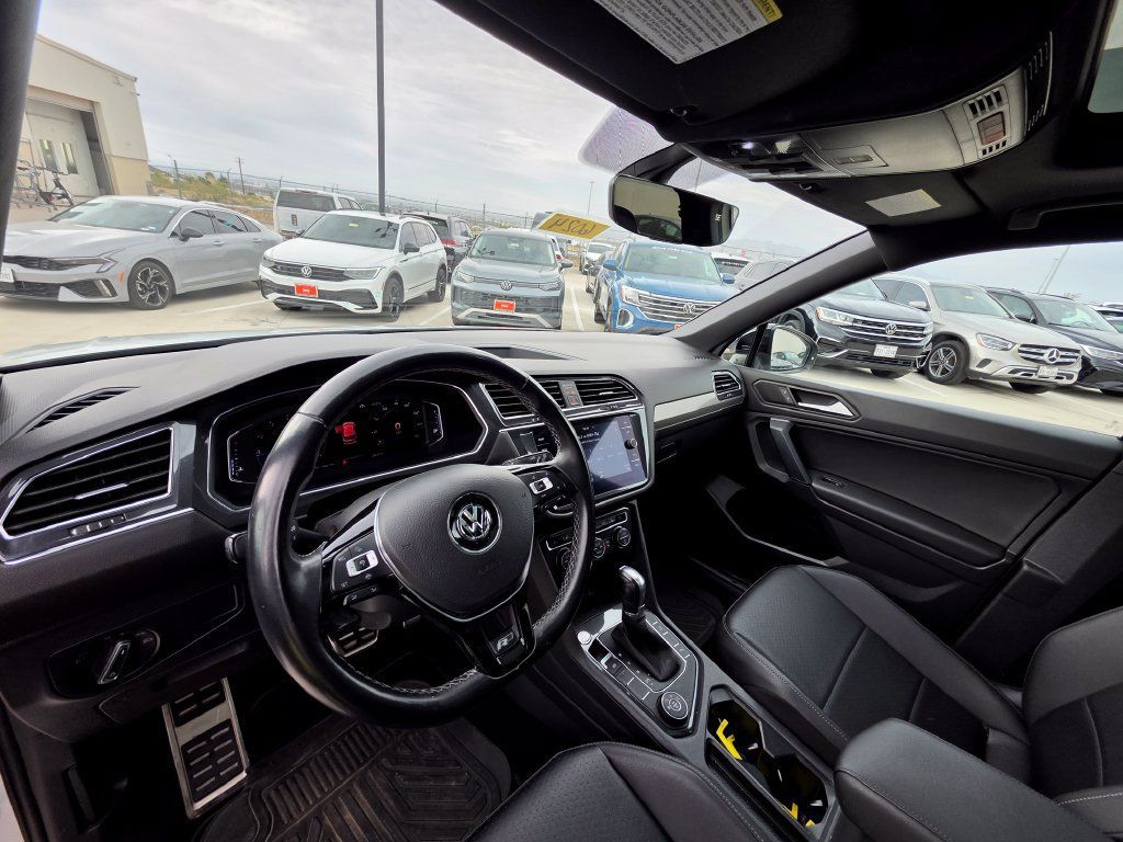 Used 2019 Volkswagen Tiguan SEL R-Line AWD/4WD image 12