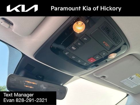 Used 2025 Kia Carnival EX FWD image 34
