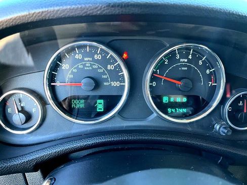 Used 2012 Jeep Wrangler Unlimited Sahara image 19