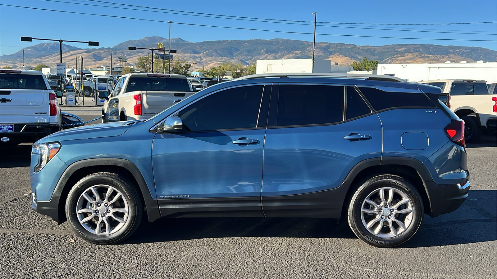 Used 2024 GMC Terrain SLT w/ Infotainment Package II AWD/4WD image 8