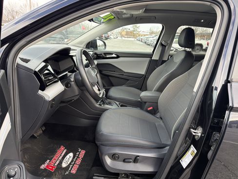 Used 2024 Volkswagen Taos SE image 12