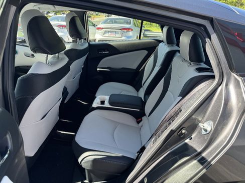 Used 2018 Toyota Prius Prime Premium FWD image 9