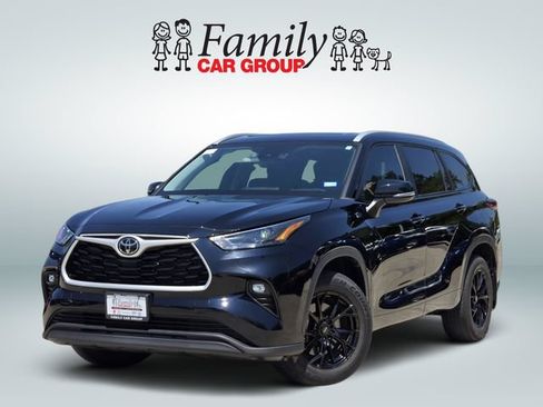 Used 2023 Toyota Highlander XLE FWD image 1