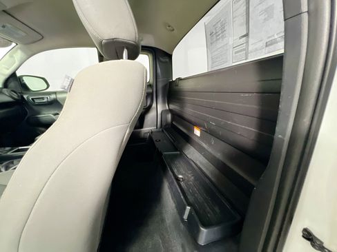 Used 2020 Toyota Tacoma SR image 27