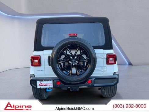 Used 2022 Jeep Wrangler Unlimited Sahara w/ Cold Weather Group image 4