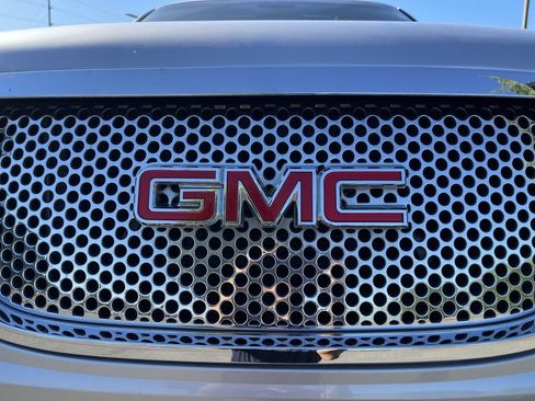 Used 2014 GMC Yukon XL Denali AWD/4WD image 29