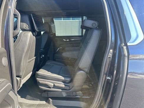 Used 2024 GMC Yukon XL Denali image 18
