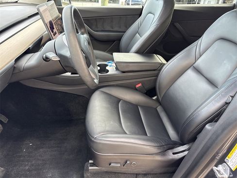 Used 2021 Tesla Model Y Long Range image 9