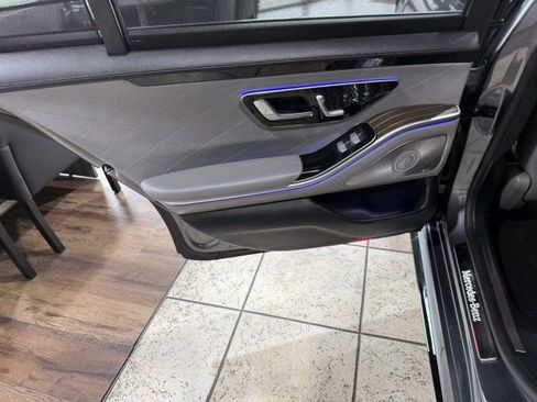 Used 2022 Mercedes-Benz S 580 4MATIC Sedan w/ AMG Line Package image 24