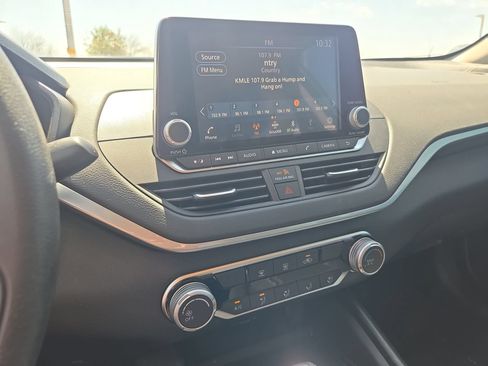 Used 2025 Nissan Altima 2.5 S FWD image 12