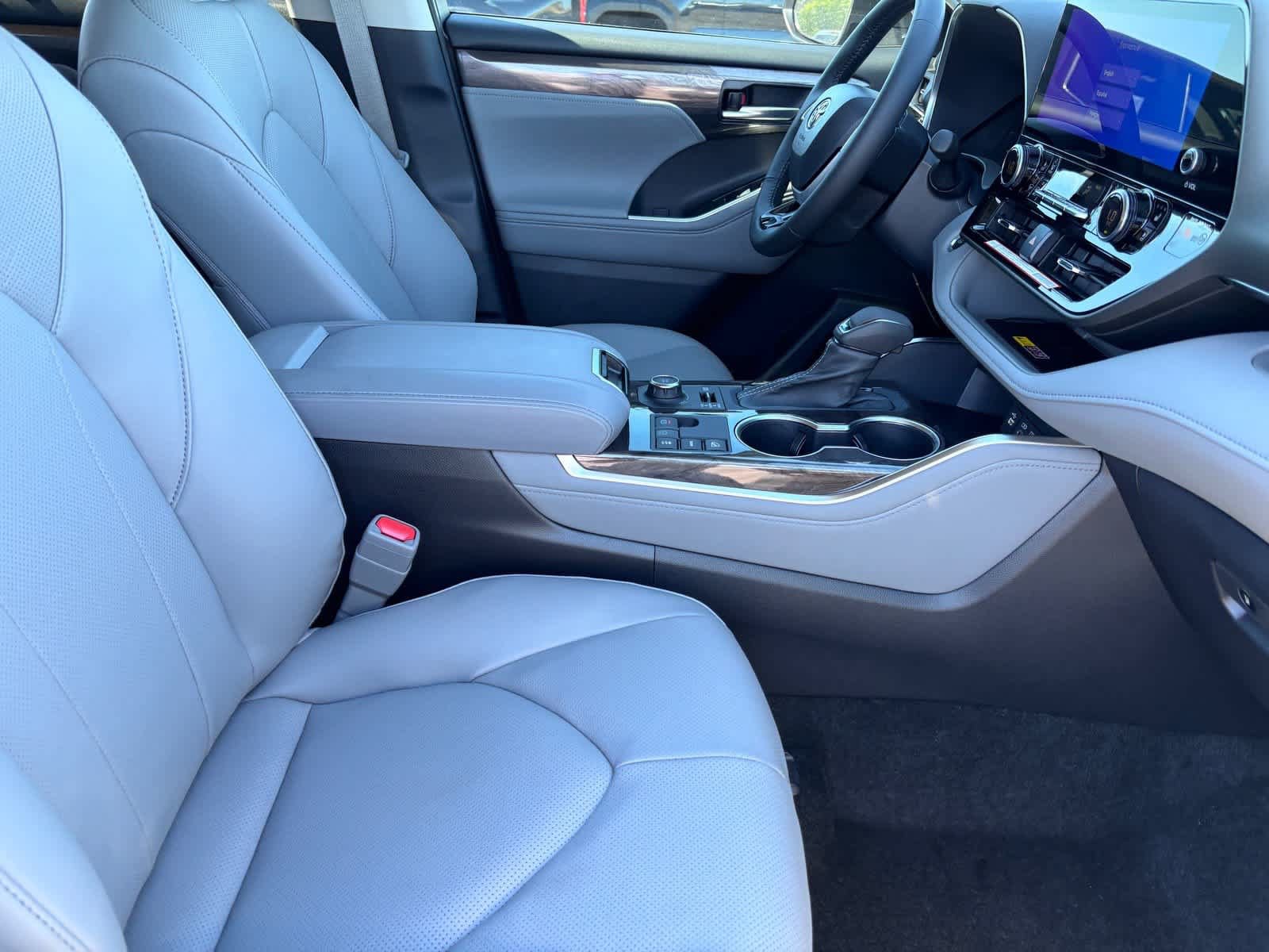 New 2026 Toyota Highlander Limited AWD/4WD image 11