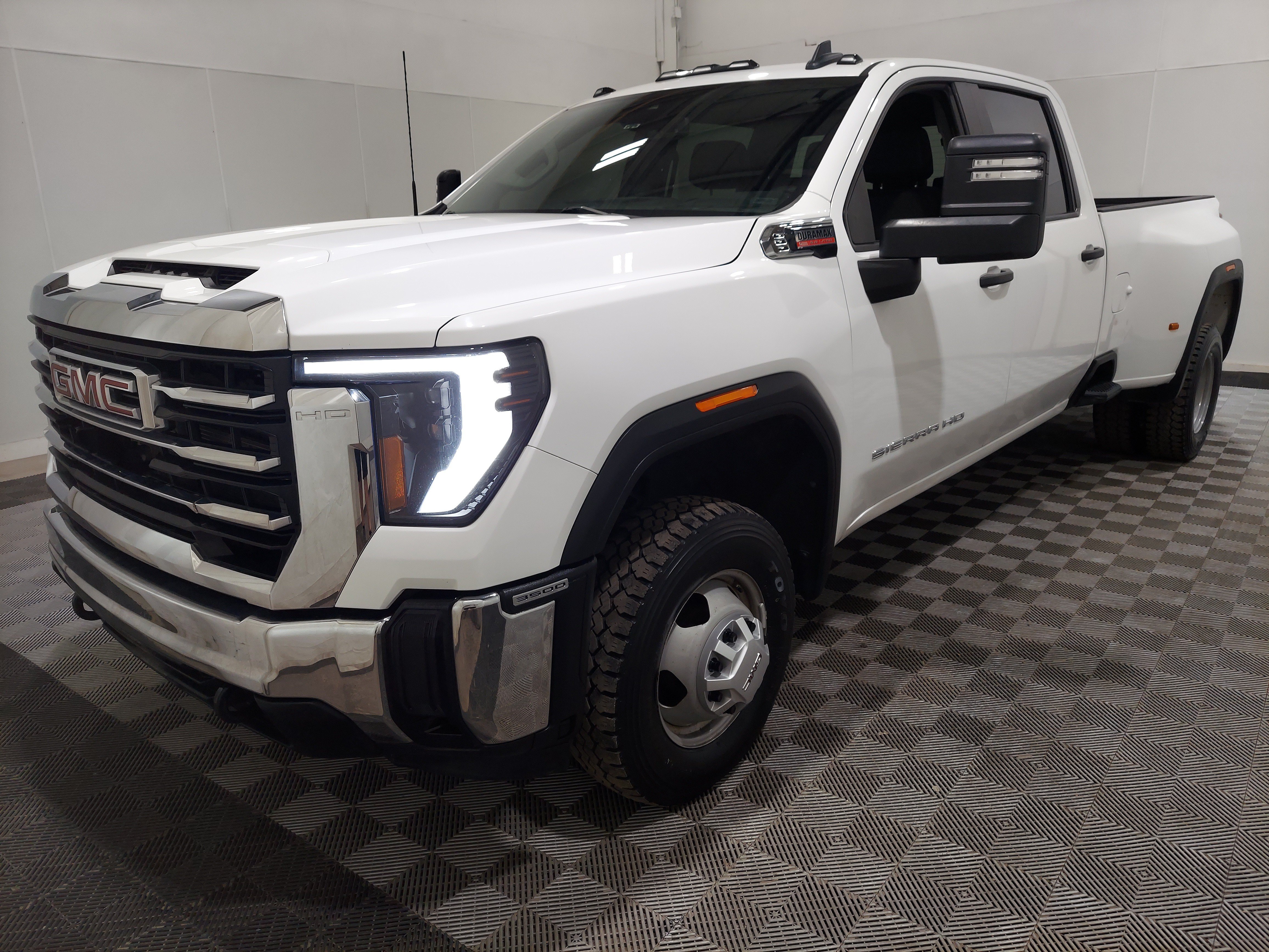 Used 2024 GMC Sierra 3500 Pro w/ Convenience Package AWD/4WD image 1