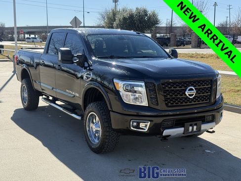 Used 2018 Nissan Titan PRO-4X w/ Pro-4x Convenience Package image 1