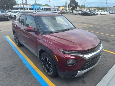 Used 2023 Chevrolet TrailBlazer LT w/ Convenience Package FWD image 2
