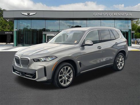 Used 2025 BMW X5 xDrive40i w/ Premium Package image 3