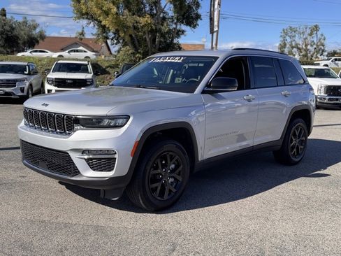 Used 2023 Jeep Grand Cherokee Limited image 7