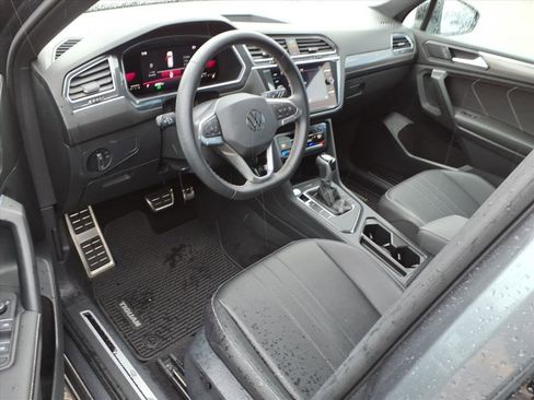 Used 2023 Volkswagen Tiguan SE R-Line image 14