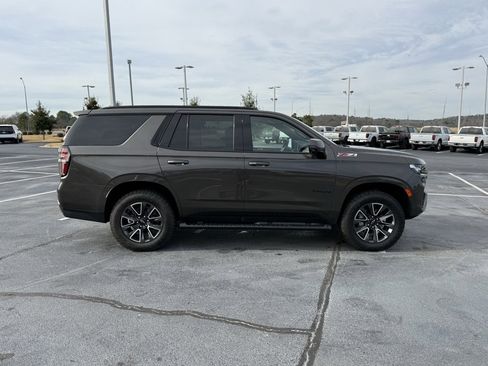 Used 2021 Chevrolet Tahoe Z71 w/ Z71 Signature Package image 9