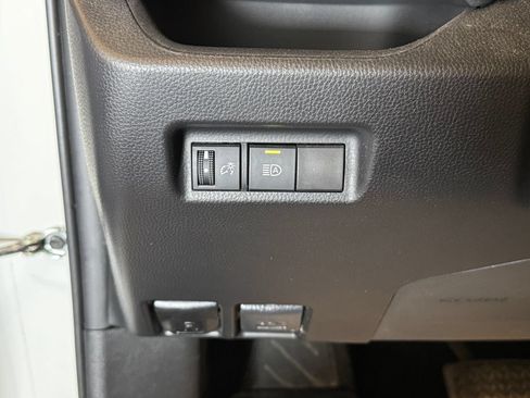 Used 2021 Toyota RAV4 XLE AWD/4WD image 18