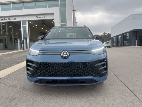 New 2026 Volkswagen Tiguan SE R-Line FWD image 2