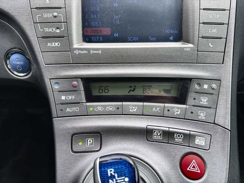 Used 2014 Toyota Prius Three FWD image 18
