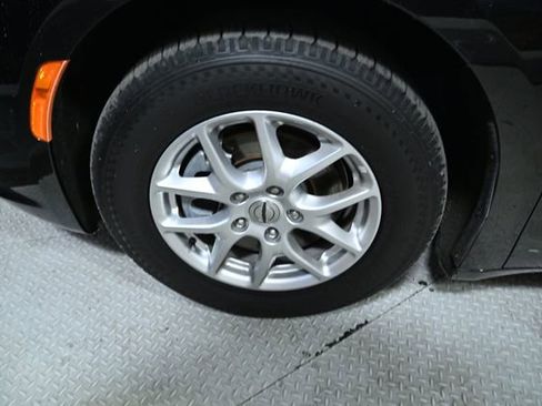 Used 2023 Chrysler Pacifica Touring-L image 17