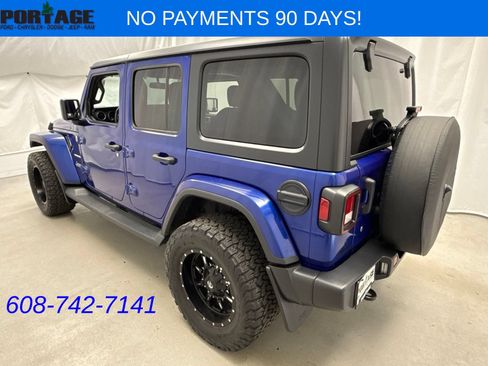 Used 2018 Jeep Wrangler Unlimited Sahara w/ Cold Weather Group AWD/4WD image 4