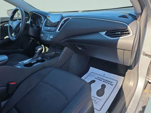 Used 2024 Chevrolet Malibu LT image 32
