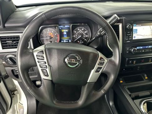 Used 2018 Nissan Titan XD image 14