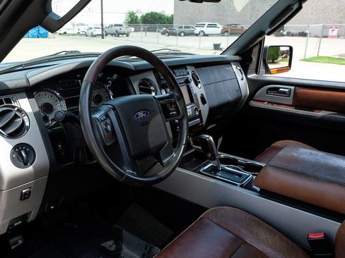 Used 2010 Ford Expedition EL 4WD image 3