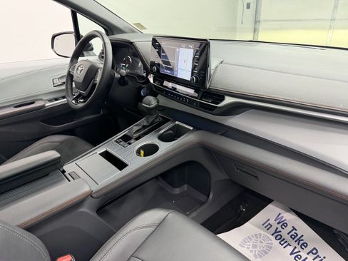 Used 2023 Toyota Sienna XSE AWD/4WD image 24