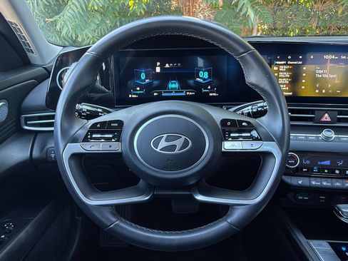 Used 2025 Hyundai Elantra Limited FWD image 28