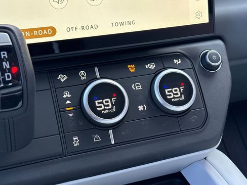 New 2026 Land Rover Defender 110 X-Dynamic SE image 22