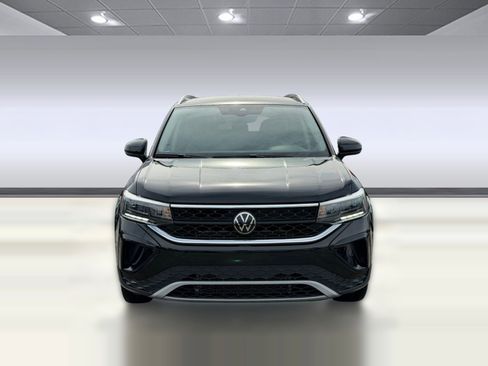 Certified 2023 Volkswagen Taos SE w/ Black Wheel Package FWD image 6