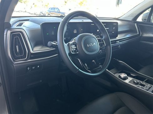 Used 2025 Kia Sorento EX image 14