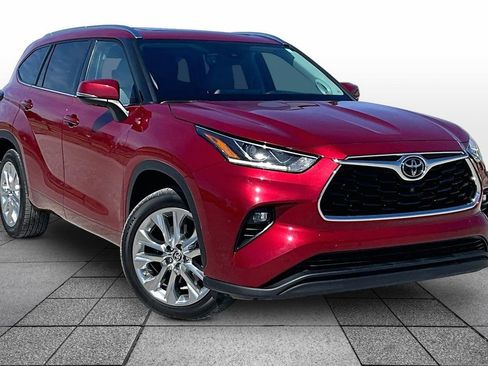 Used 2021 Toyota Highlander Limited image 2