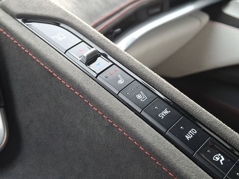 Used 2023 Chevrolet Corvette Stingray Premium Cpe w/ Z51 Performance Package image 23