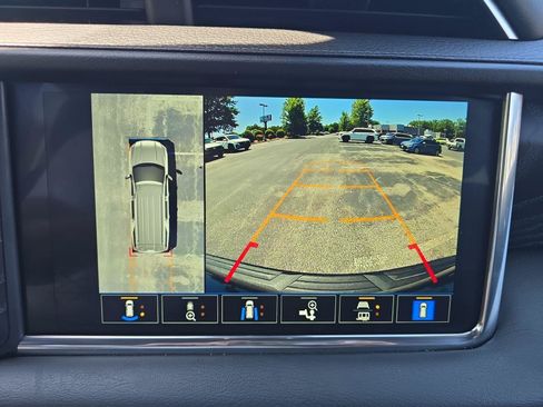 Used 2023 GMC Yukon XL Denali AWD/4WD image 17