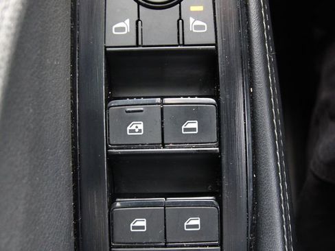 Used 2022 Nissan Rogue S image 20