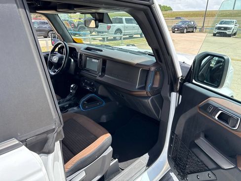 Used 2022 Ford Bronco Outer Banks AWD/4WD image 16