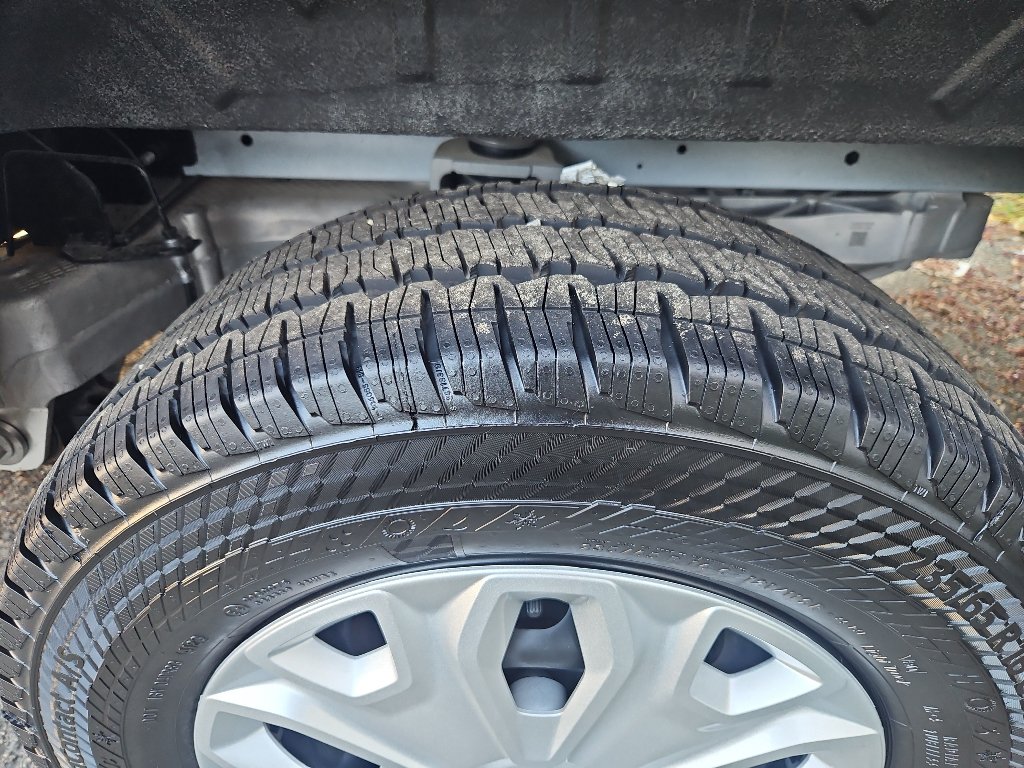 Used 2024 Ford E-Transit Low Roof RWD image 31