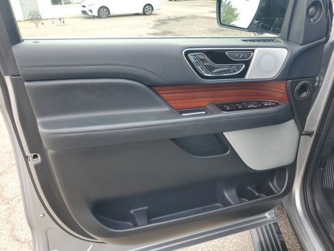 Certified 2024 Lincoln Navigator Reserve AWD/4WD image 10